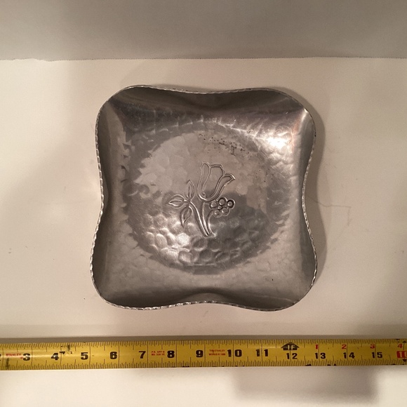Vintage MCM BUENILUM Tulip Aluminum Tray/Candy Dish - Picture 4 of 4